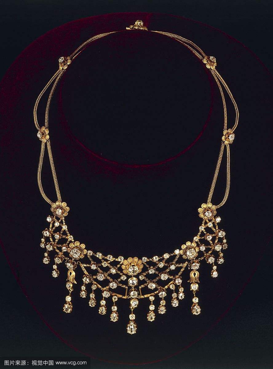 拿破侖三世風(fēng)格的黃金與鉆石項鏈鐘表 奢華與工藝的融合